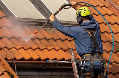 Démoussage et hydrofuge de toiture à Tricot